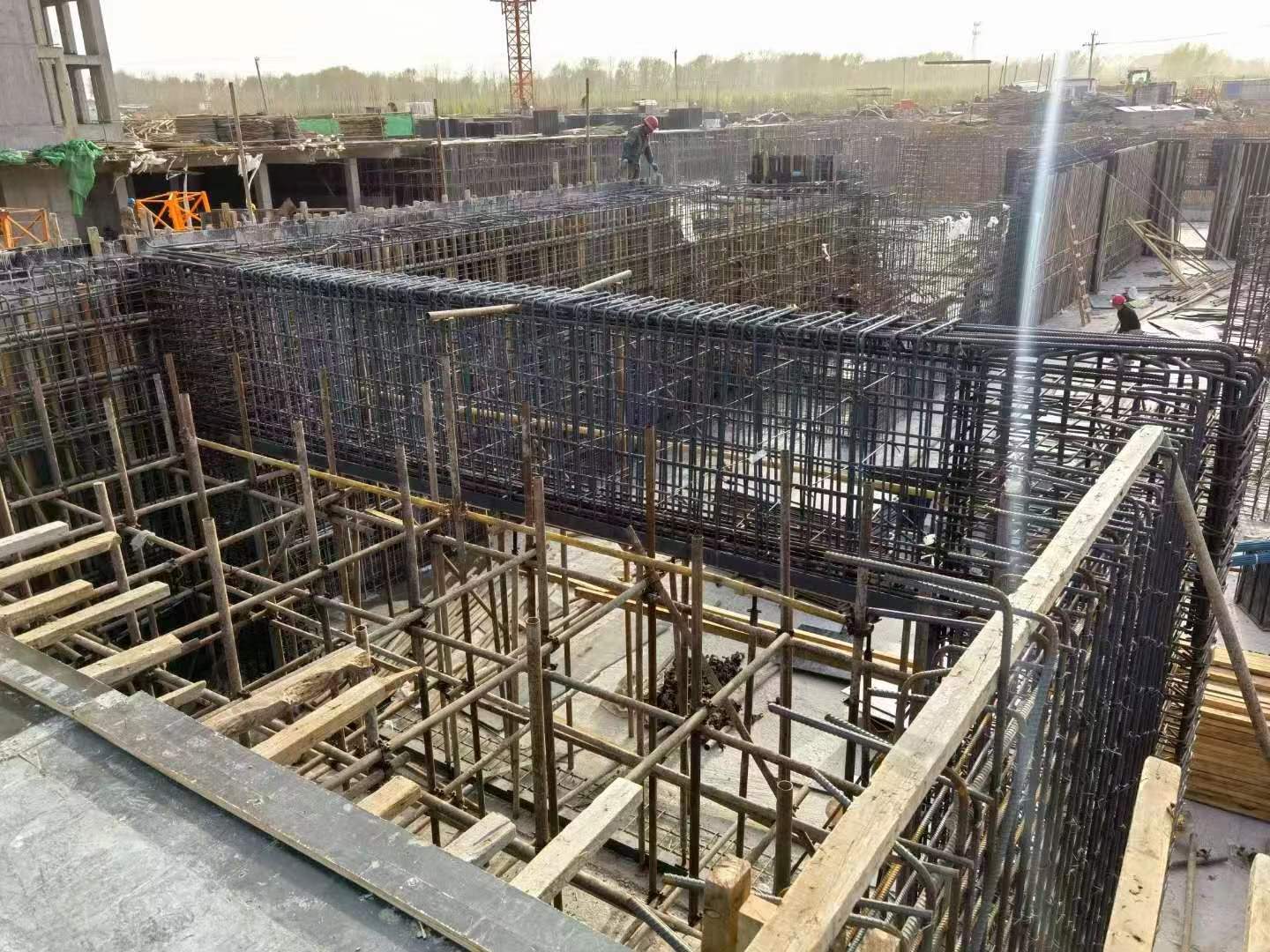 乾县建筑基础筏板施工时混凝土有哪些常见问题?